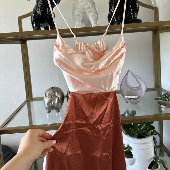 Satin cutout dress - Picture 5 of 8